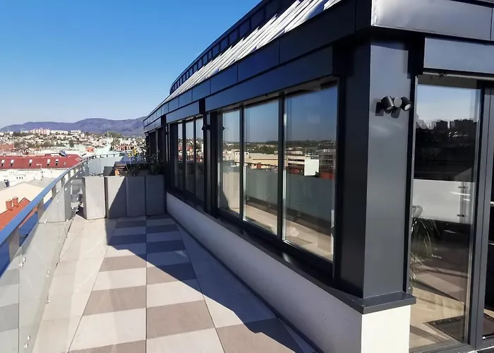 Moon * Μπιέλσκο-Μπιάλα